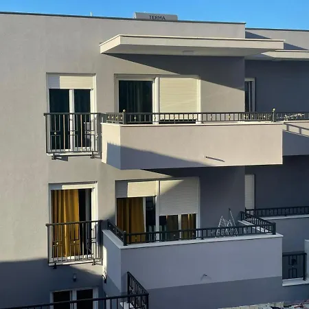 Apartment Pjerina *